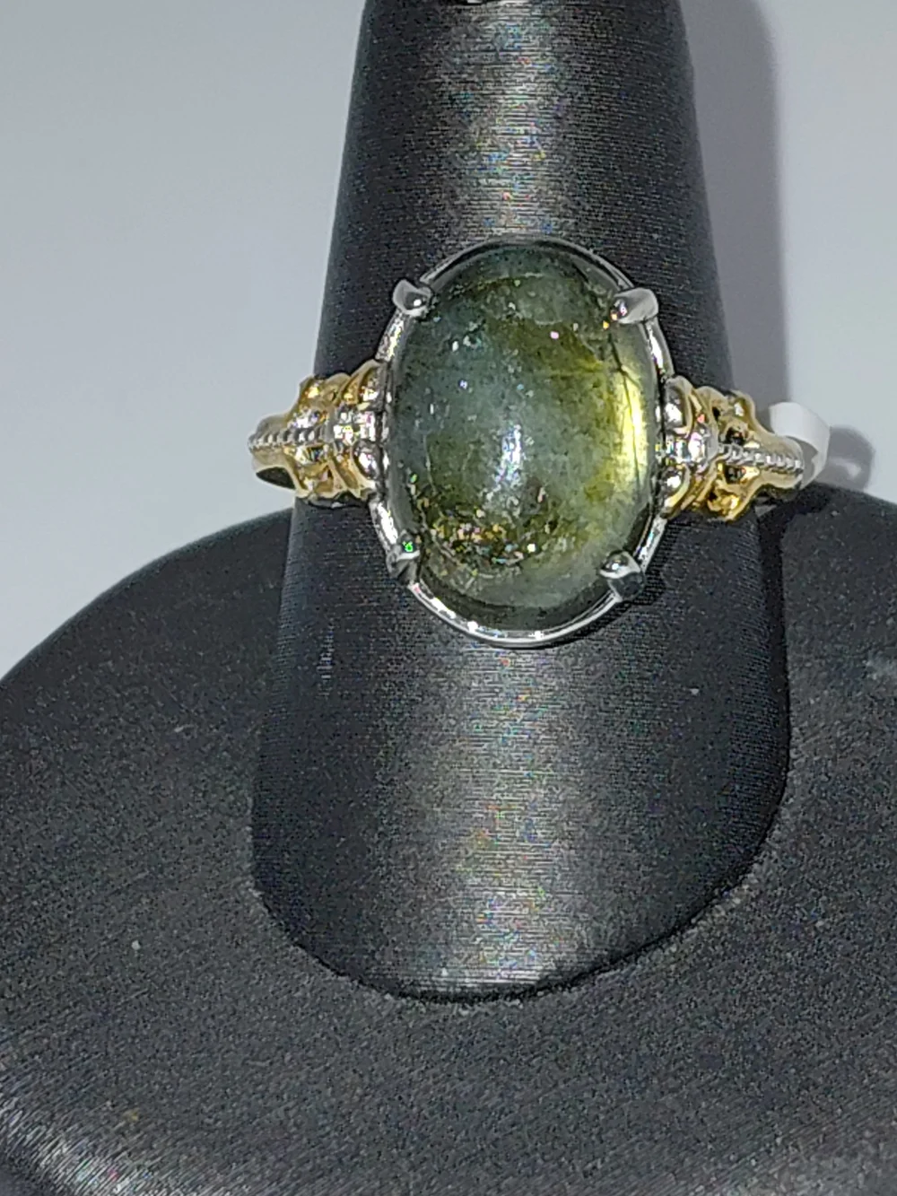 Green Chrysoberyl Cabochon Cats Eye Two-Tone Ring Sz 7.5